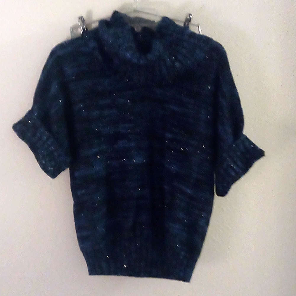 Short sleeved sweater